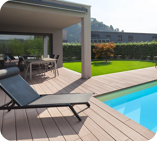 Pisos deck - Patio con piscina con piso deck de Terza 